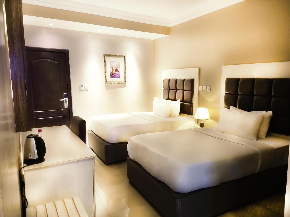Swiss International Beland Hotel Owerri Bagian luar foto