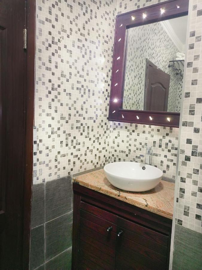 Swiss International Beland Hotel Owerri Bagian luar foto